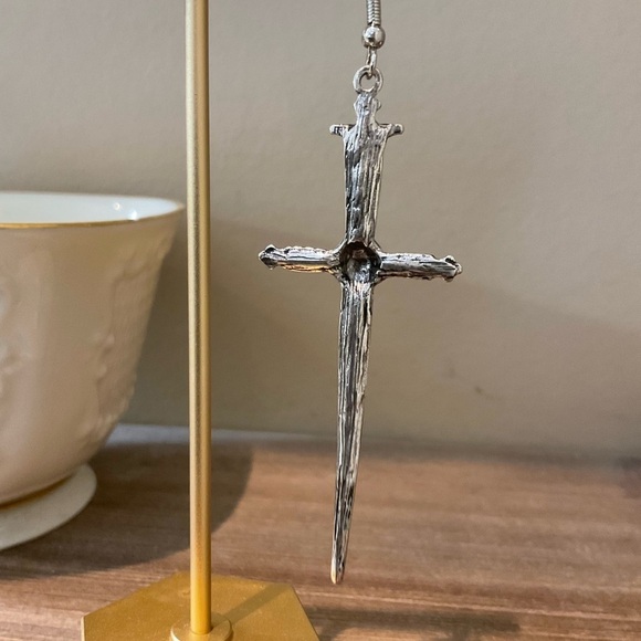 Unisex Silver Tone Goth Punk Skull & Dagger Dangle Earring - Picture 5 of 8